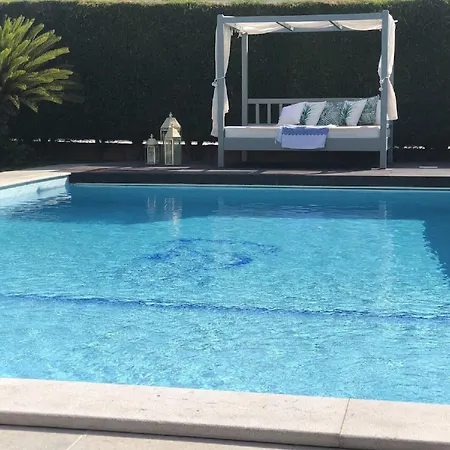 A Charming Property Only A 2 Minute Walk To Beach Lägenhet Albufeira