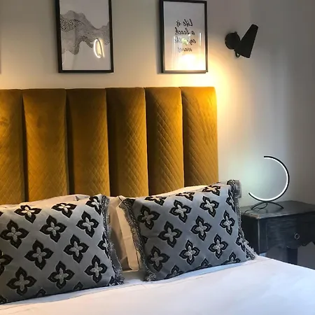 A Charming Property Only A 2 Minute Walk To Beach * 알부페이라