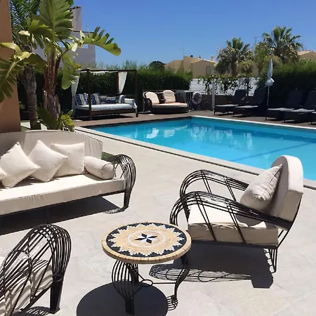 아파트 A Charming Property Only A 2 Minute Walk To Beach *