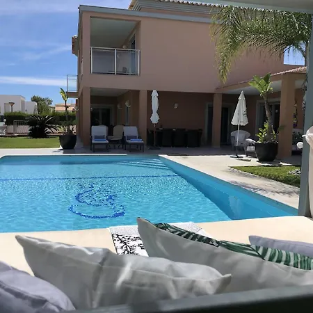 A Charming Property Only A 2 Minute Walk To Beach Διαμέρισμα