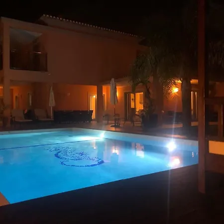 아파트 A Charming Property Only A 2 Minute Walk To Beach 알부페이라