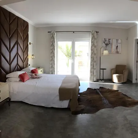 A Charming Property Only A 2 Minute Walk To Beach Διαμέρισμα *