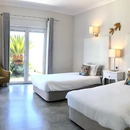 A Charming Property Only A 2 Minute Walk To Beach * Албуфейра