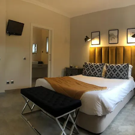 A Charming Property Only A 2 Minute Walk To Beach * 알부페이라
