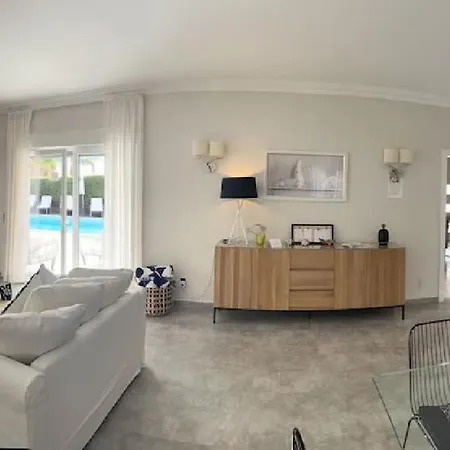A Charming Property Only A 2 Minute Walk To Beach * 알부페이라
