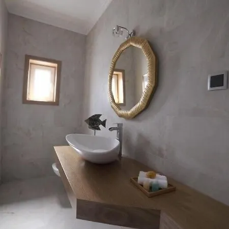 A Charming Property Only A 2 Minute Walk To Beach 아파트 알부페이라