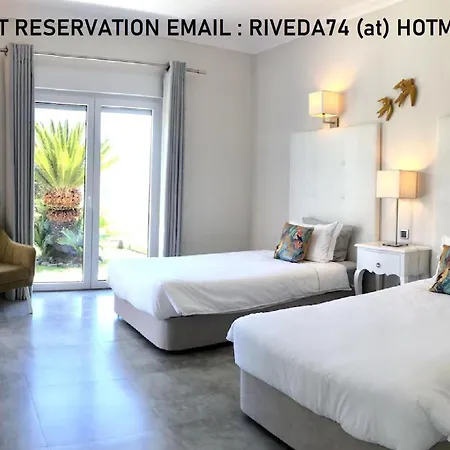 A Charming Property Only A 2 Minute Walk To Beach Διαμέρισμα Αλμπουφέιρα